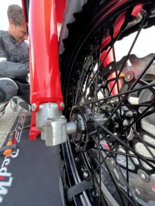 racing-brt-raggiatura-ruote-spoke-wheels-assembly-spoke-adjustment-IMG_2540